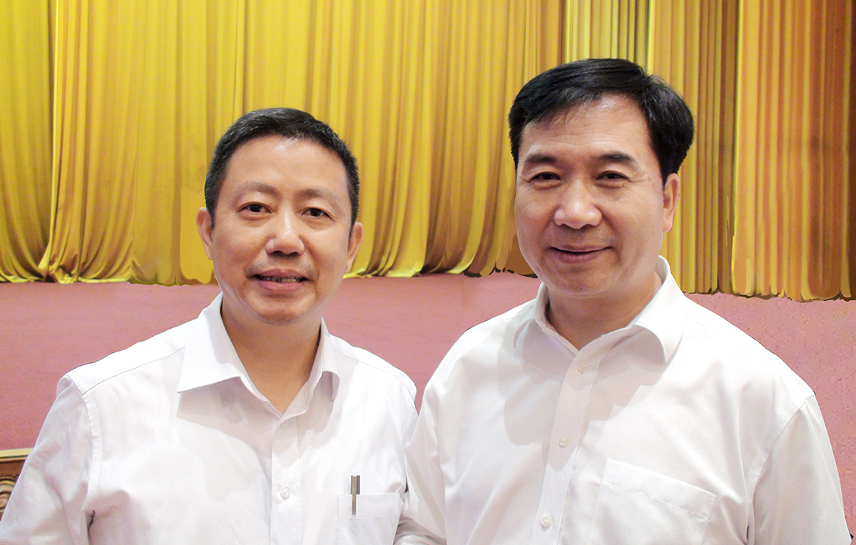 中央政治局常委、中央纪律检查委员会书记李希与周海江合影